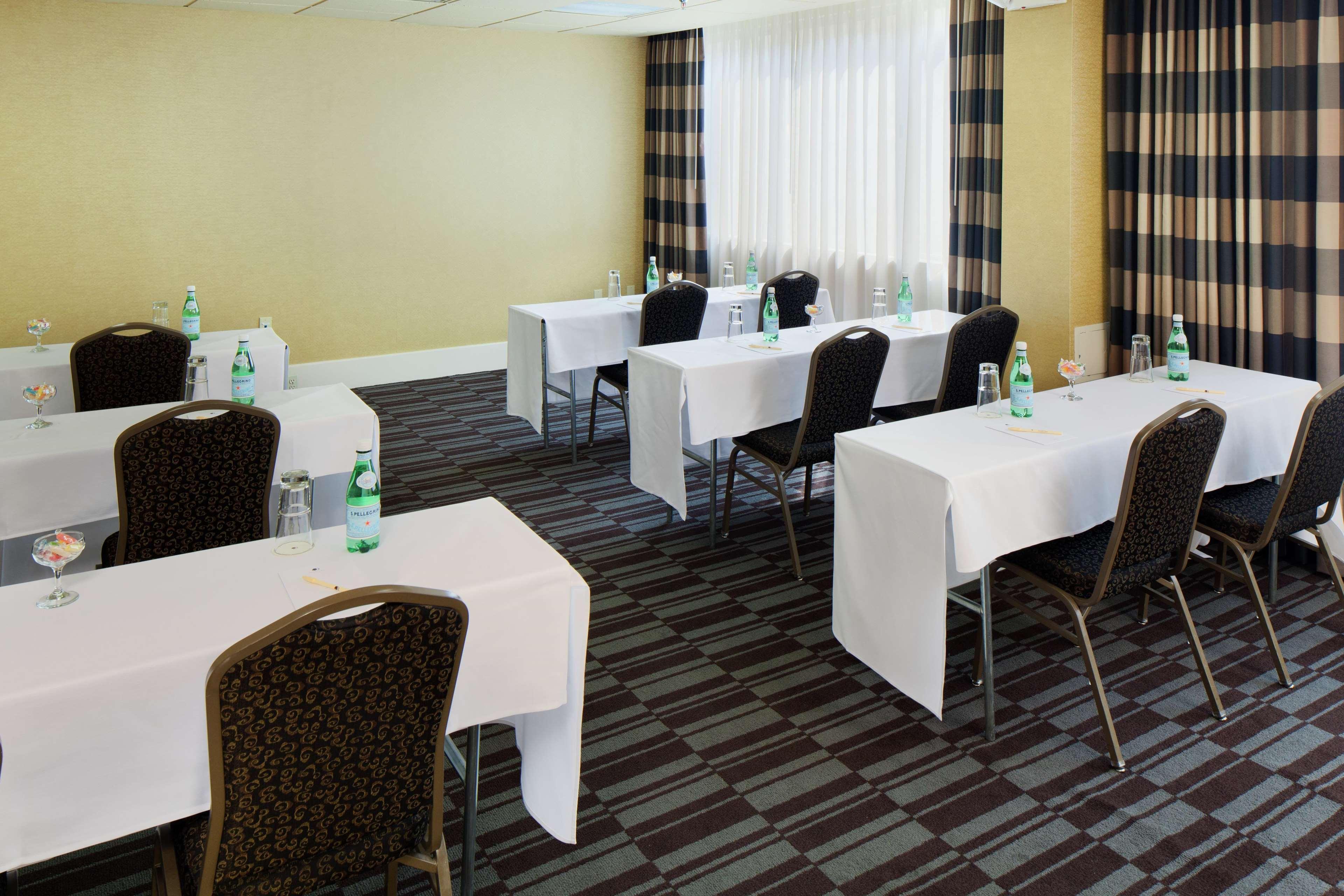 Hotel Doubletree By Hilton Norwalk Obchodní fotografie