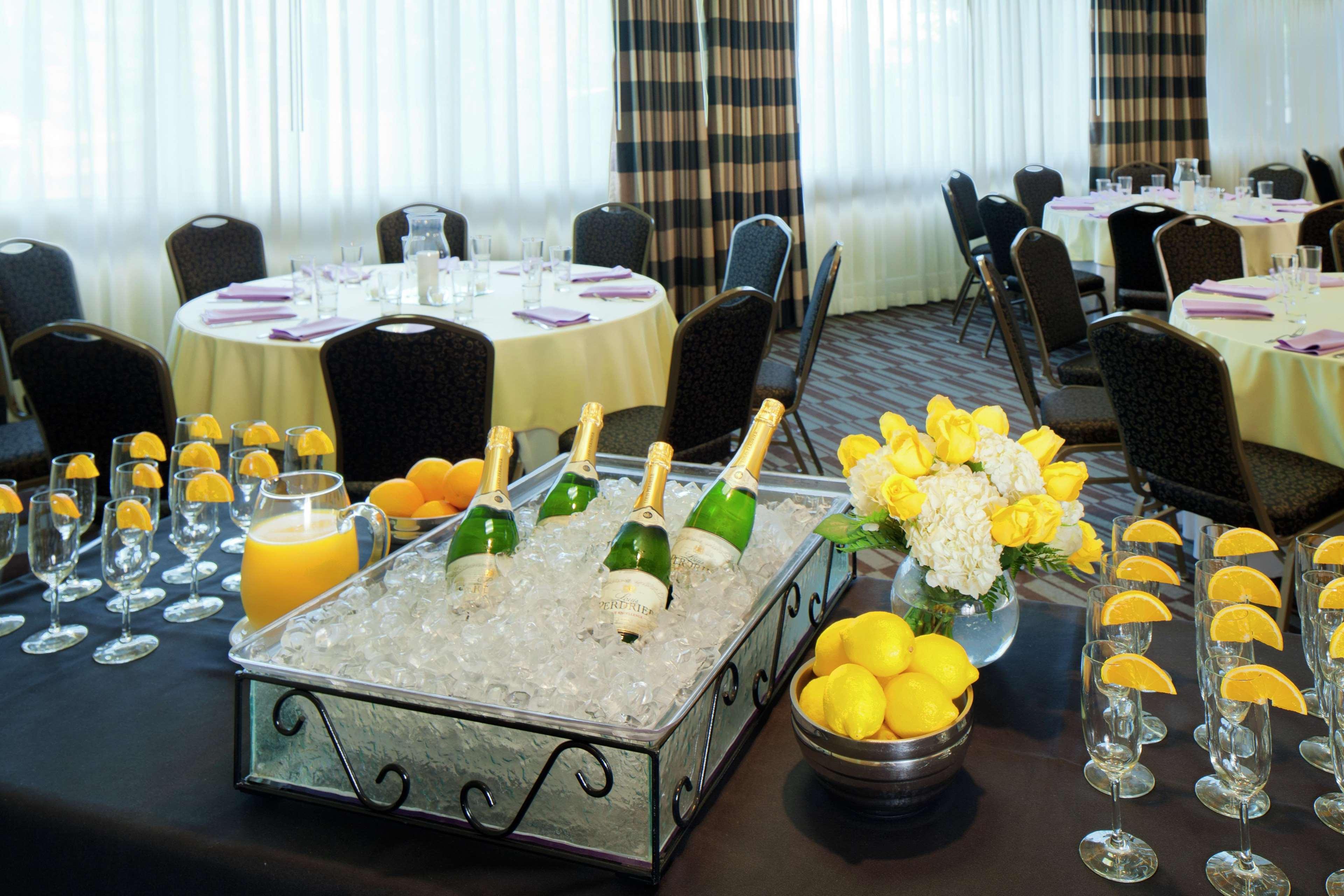 Hotel Doubletree By Hilton Norwalk Restaurace fotografie