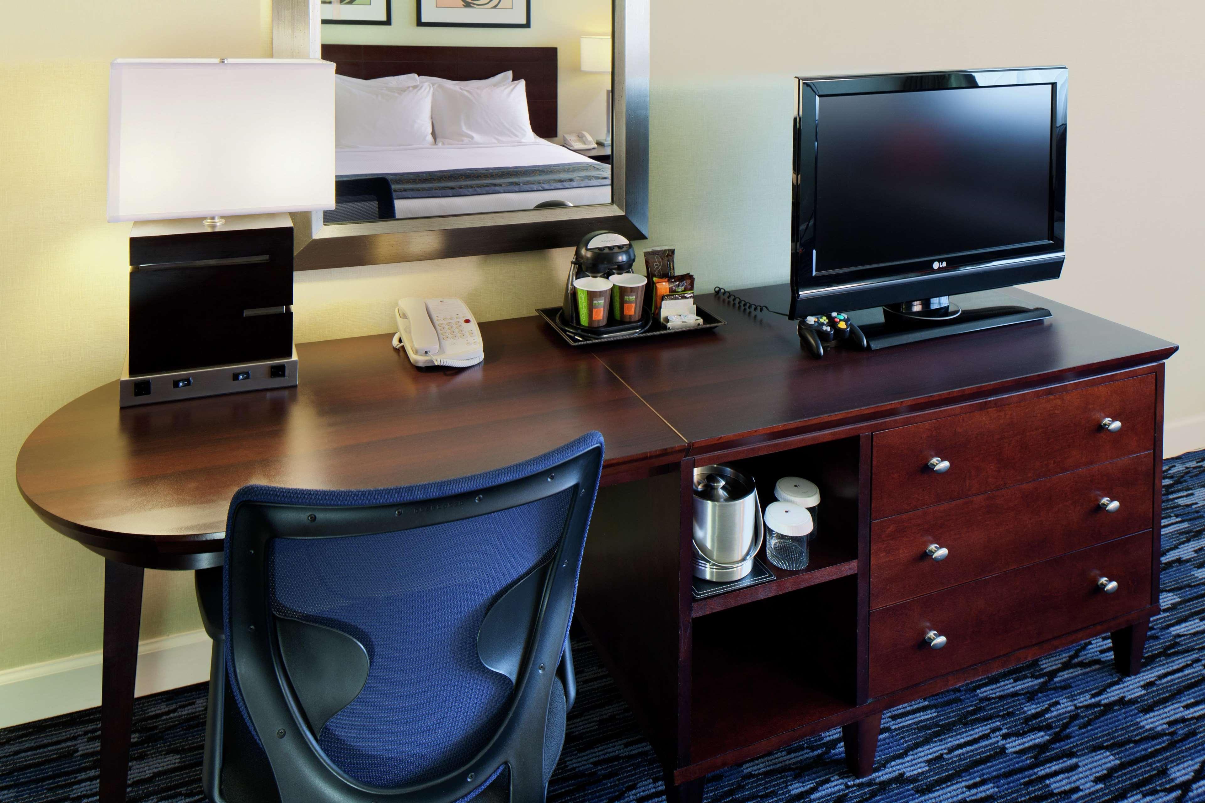 Hotel Doubletree By Hilton Norwalk Pokoj fotografie