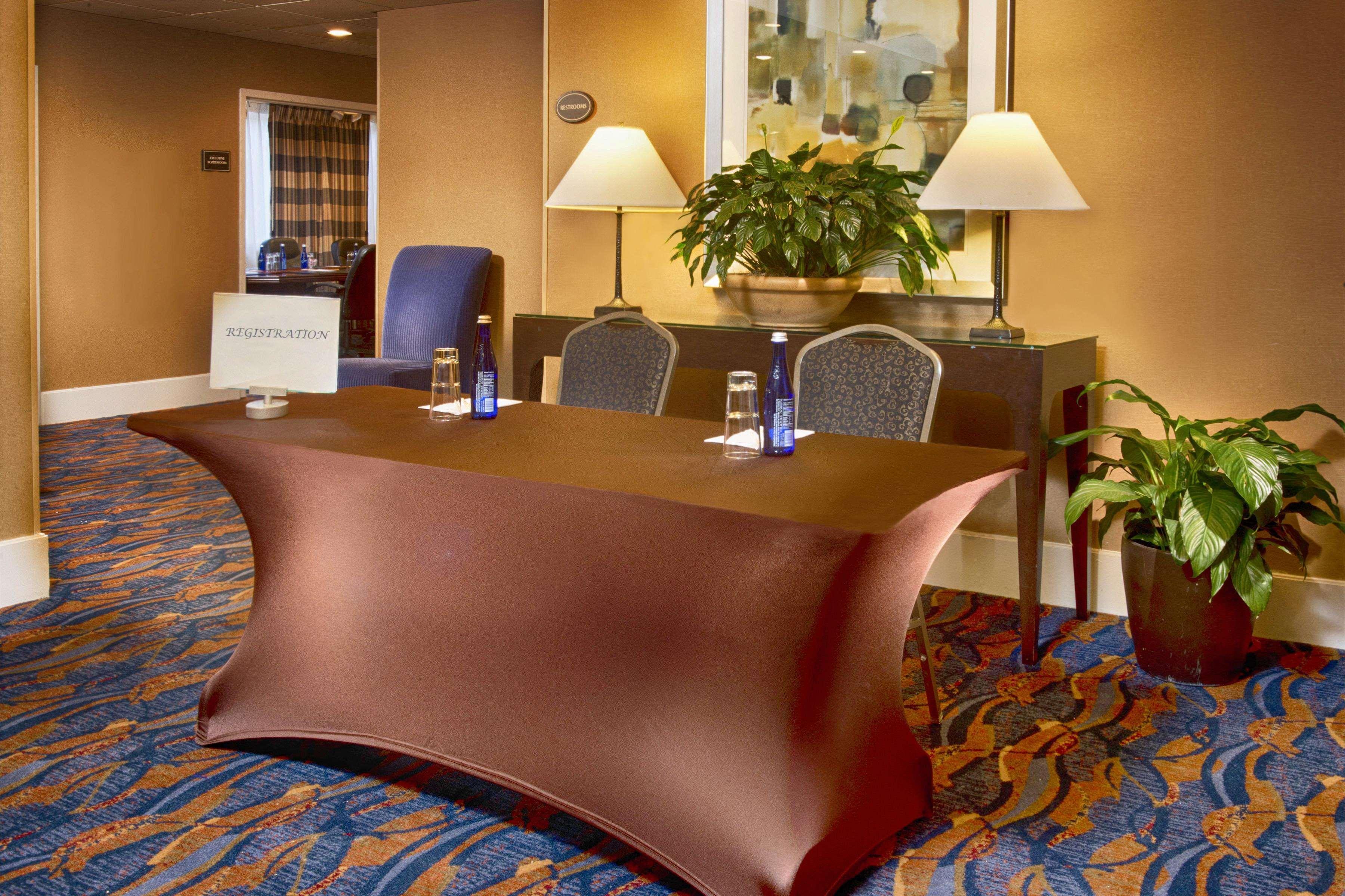 Hotel Doubletree By Hilton Norwalk Exteriér fotografie