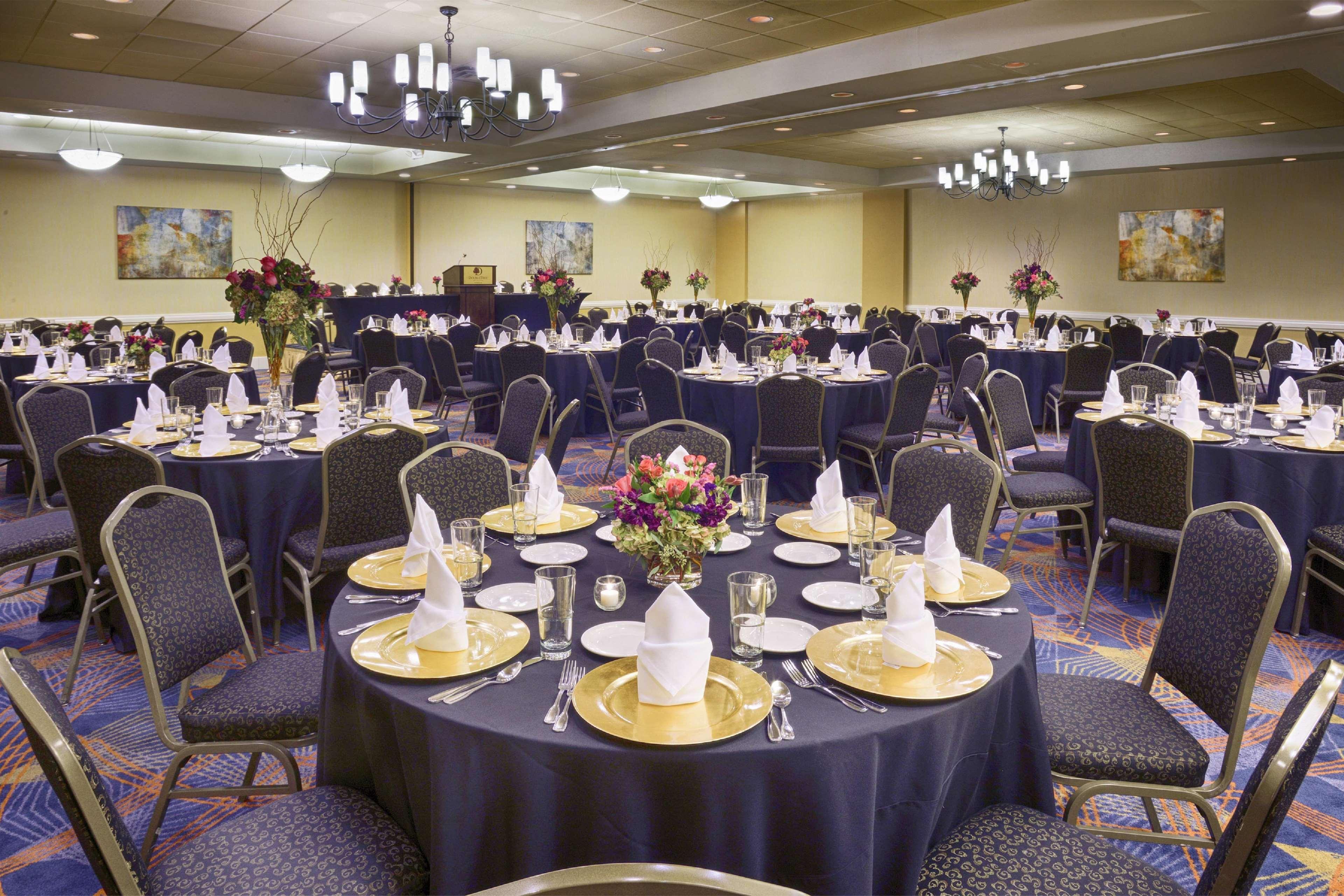 Hotel Doubletree By Hilton Norwalk Exteriér fotografie