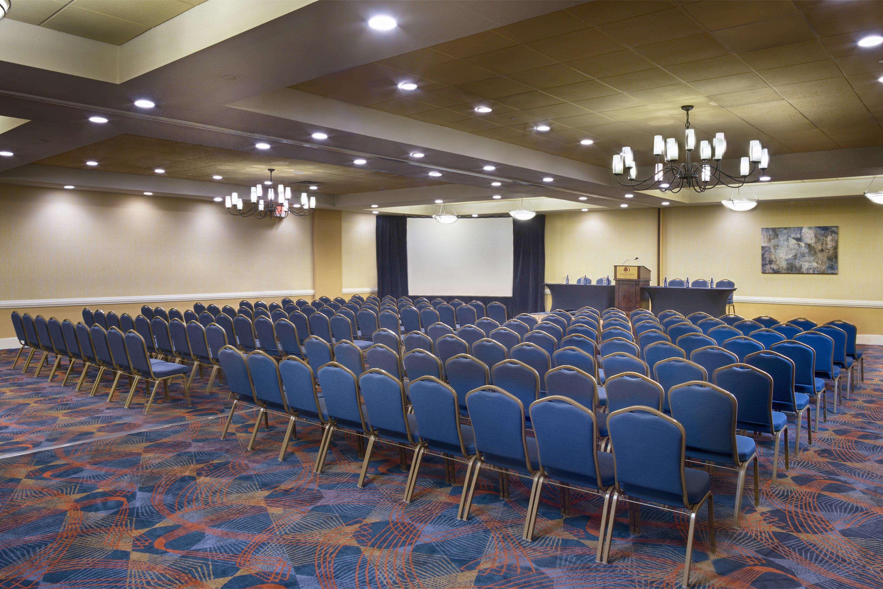 Hotel Doubletree By Hilton Norwalk Exteriér fotografie