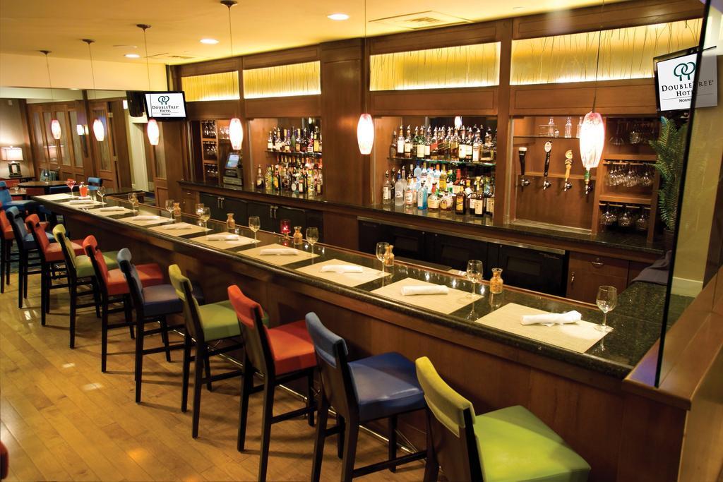 Hotel Doubletree By Hilton Norwalk Restaurace fotografie