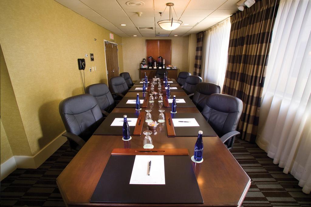 Hotel Doubletree By Hilton Norwalk Exteriér fotografie