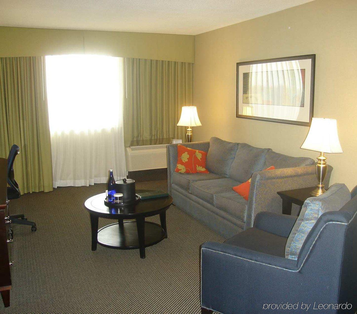 Hotel Doubletree By Hilton Norwalk Pokoj fotografie