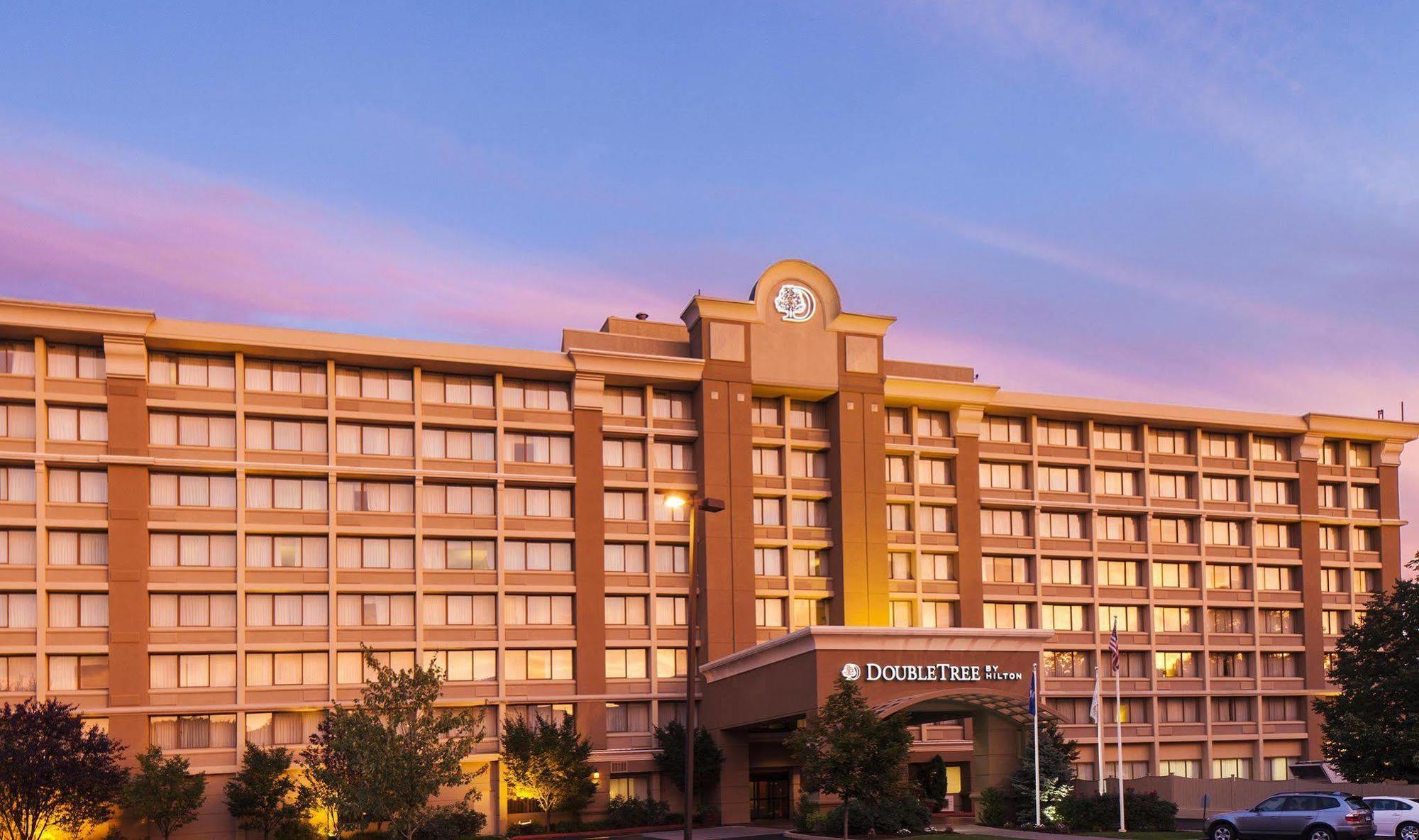 Hotel Doubletree By Hilton Norwalk Exteriér fotografie